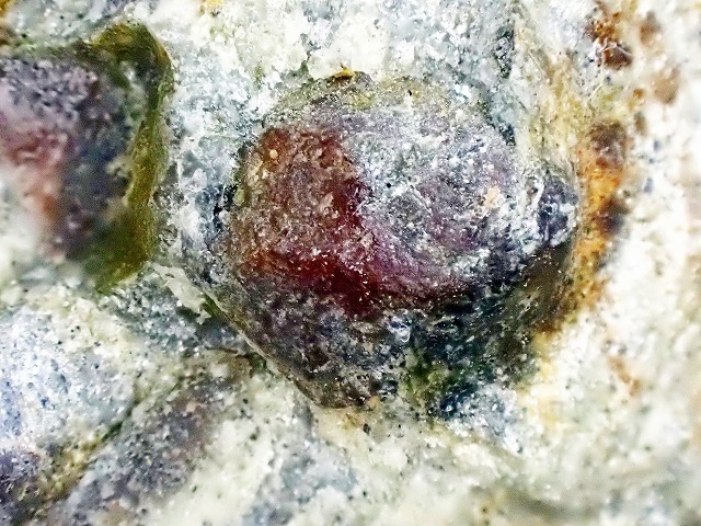 鉄礬柘榴石の画像3