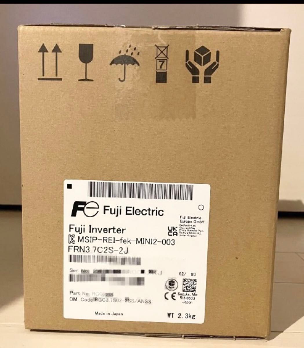 富士電機 コンパクト型インバータ FRN3.7C2S-2J オプションの抵抗SA413545-02(取り付け済み)付きです。