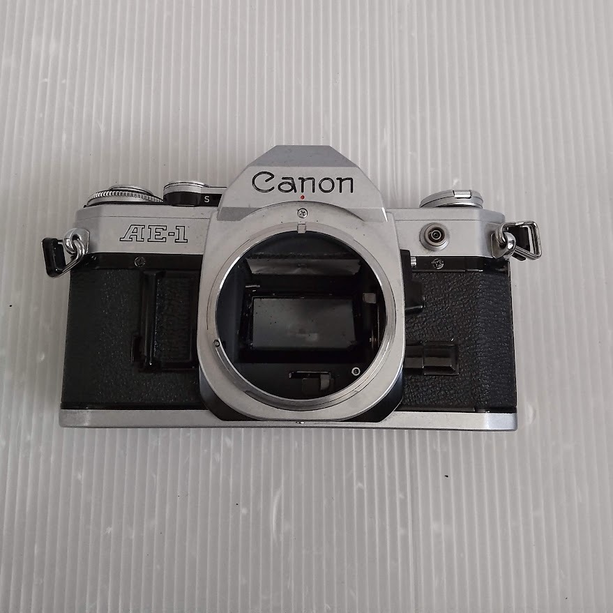 ●[ジャンク品] キヤノン Canon AE-1 35mm 一眼レフフィルムカメラ シルバー ボディのみ 4924257_画像1