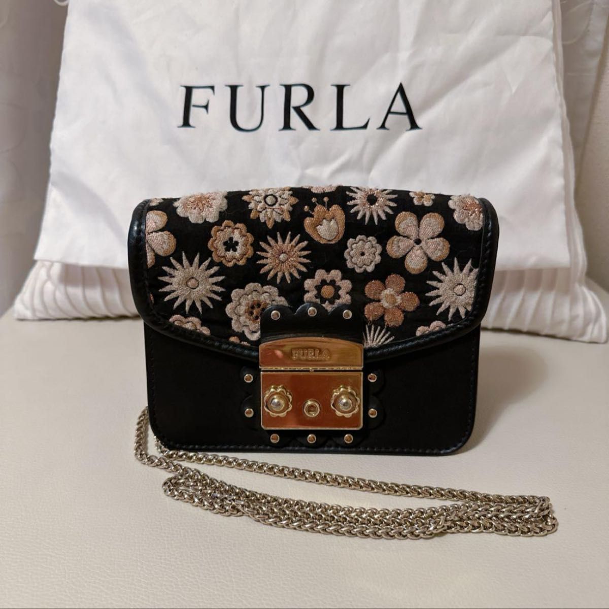 【FURLA】メトロポリス チェーンショルダーバッグ アラベスク