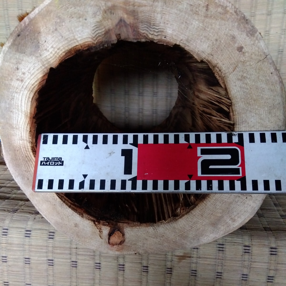 間伐材の杉（すぎ）材の有効活用④ ミツバチの巣箱にいかが! 直径27cm前後（内径17cm前後）高さ40cm 重さ7kg 引取り又はおてがる配送の画像9