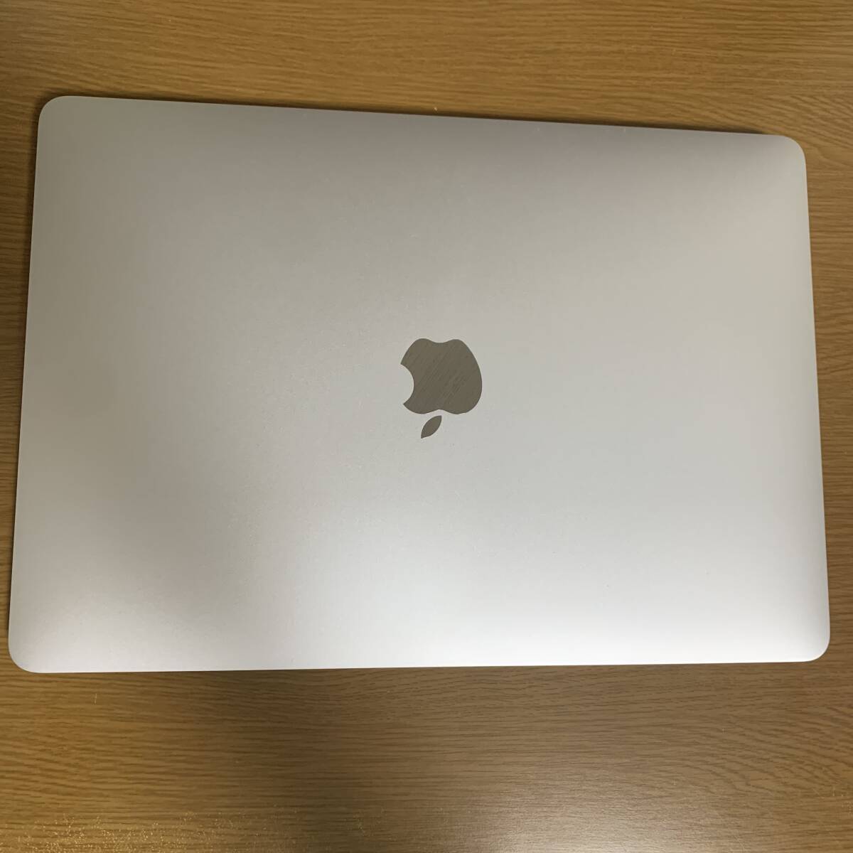 MacBook Air 13 インチ M1チップ（8コアCPU/7コアGPU）/ メモリ 16GB / SSD 256GB / シルバーの画像1