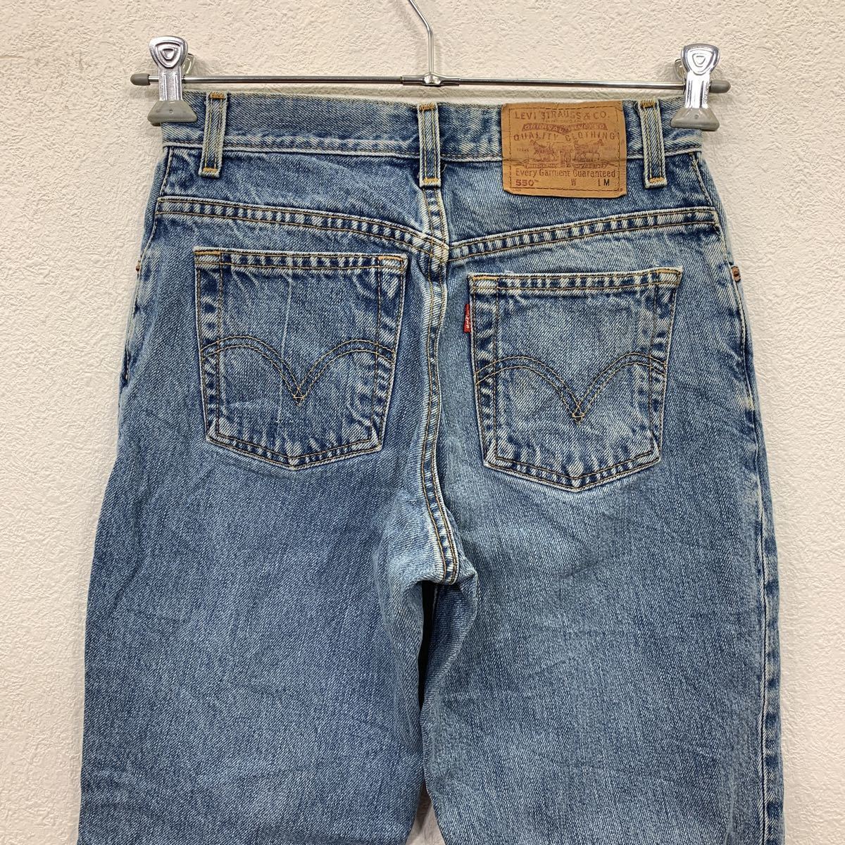 Levi's デニムパンツ W28 リーバイス ブルー クラシックリラックスフィット 550 Mサイズ レディース 古着卸 アメリカ仕入 2310-460_画像5