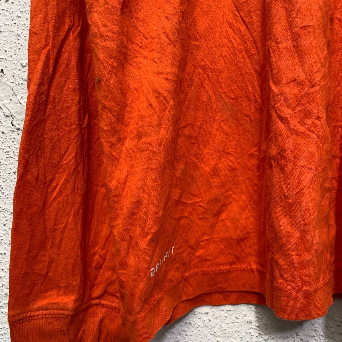 NIKE 長袖 プリントTシャツ M オレンジ ナイキ クルーネック ドライフィット 古着卸 アメリカ仕入 a603-5959_画像4