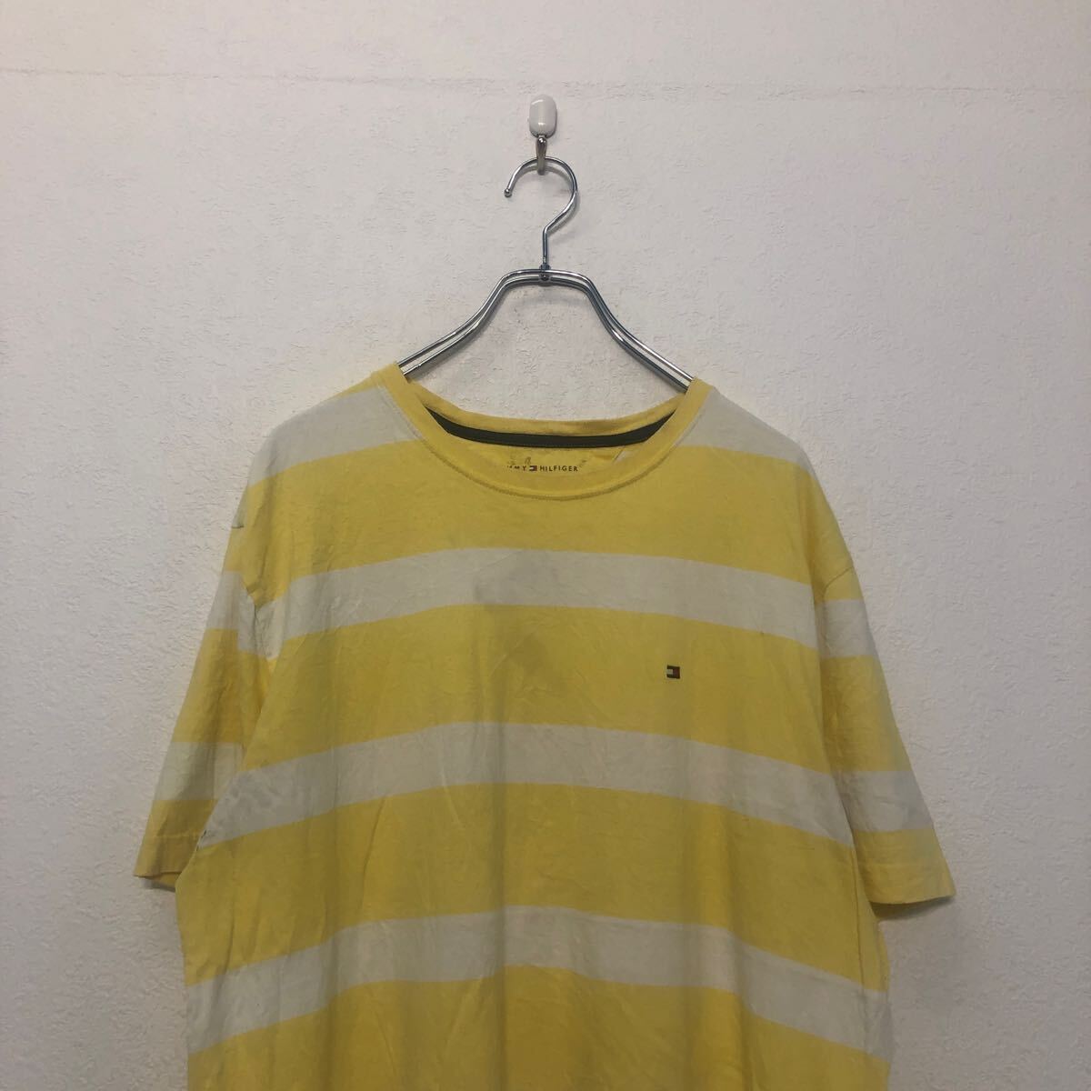 TOMMY HILFIGER 半袖 ロゴ Tシャツ XL トミーヒルフィガー ホワイト イエロー ビッグサイズ 古着卸 アメリカ仕入 a603-6819_画像2