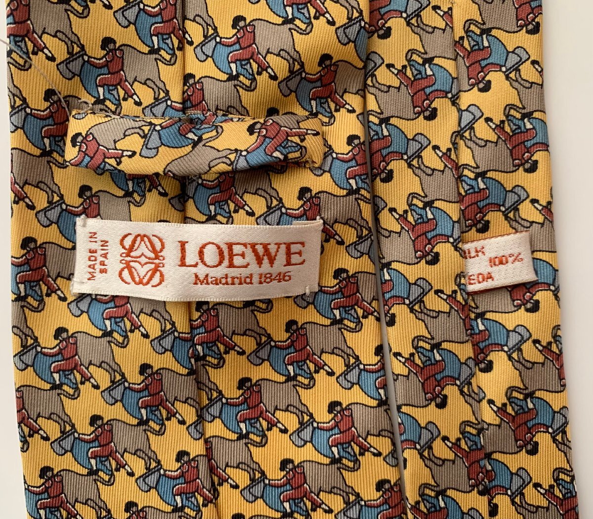 LOEWE ロエベ ネクタイ 絵柄 シルク１００％ ブランドネクタイ  美品の画像3