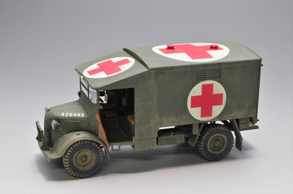 ■タミヤ製 １/４８イギリス小型軍用車１０ＨＰティリー・２トン４×２野戦救急車 ２台セット 完成品の画像7