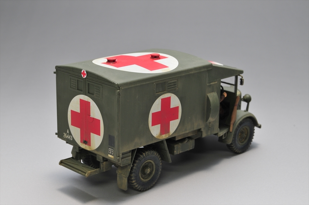 ■タミヤ製 １/４８イギリス小型軍用車１０ＨＰティリー・２トン４×２野戦救急車 ２台セット 完成品の画像8