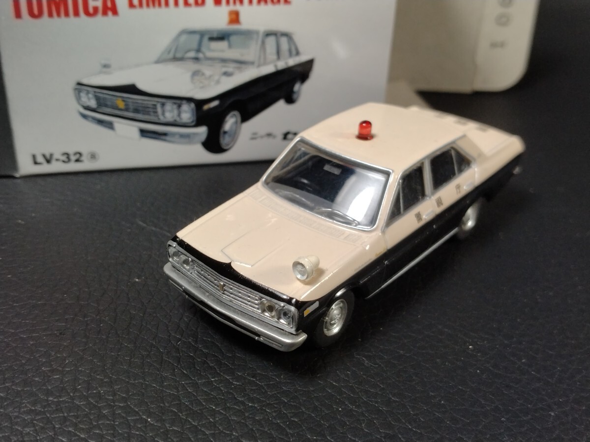 トミカ リミテッド ヴィンテージ LV-32 a ニッサン セドリック パトカー TOMICA LIMITED VINTAGE NISSAN CEDRICの画像1