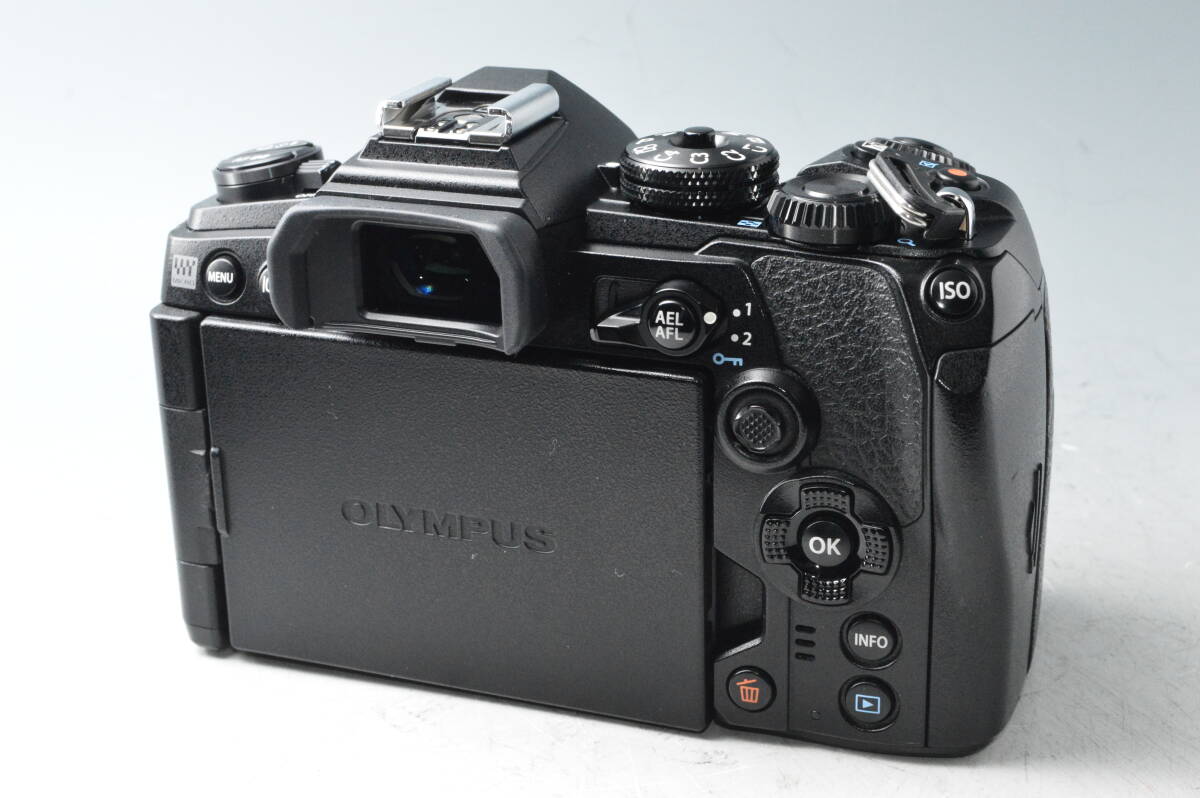 #a1494【美品】シャッター数9432回 OLYMPUS オリンパス OM-D E-M1 Mark III ボディ の画像5