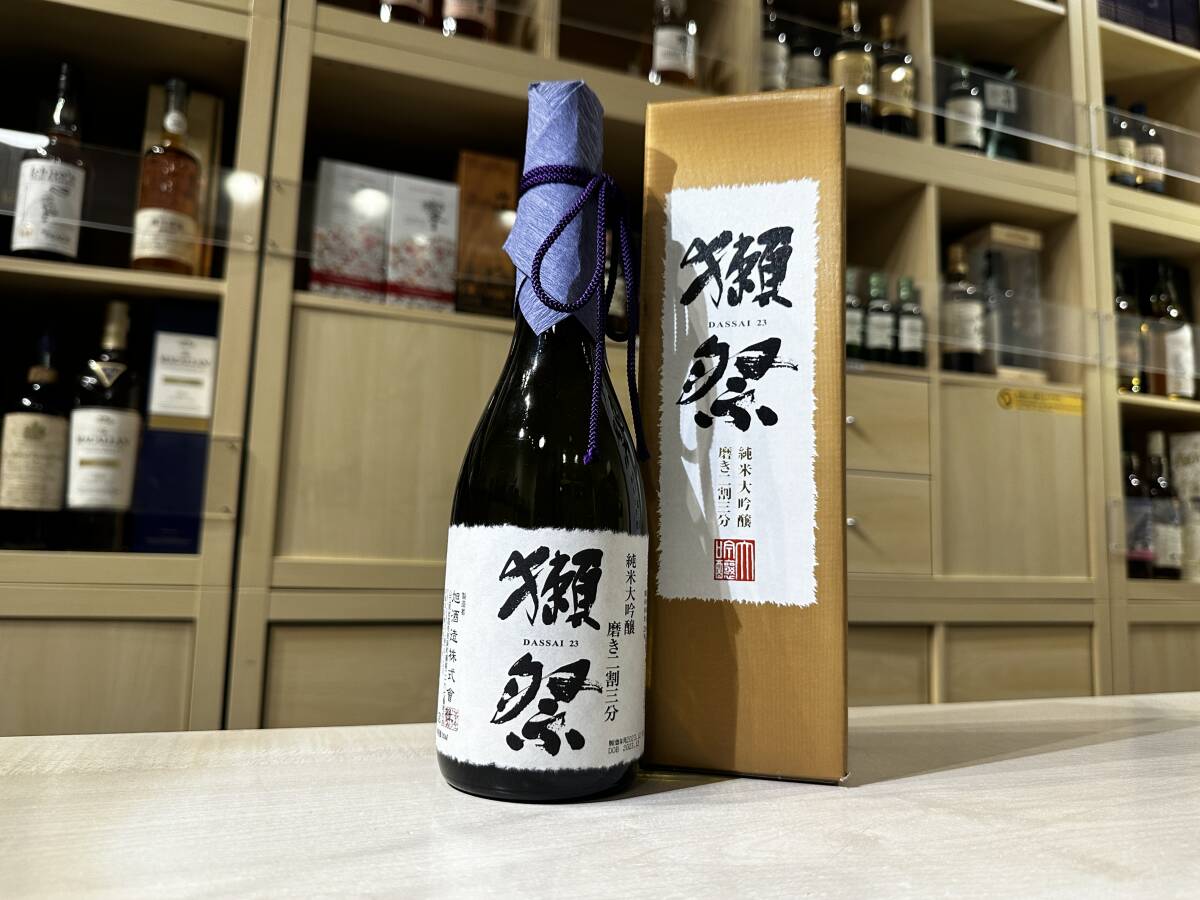 42160 獺祭 純米大吟醸 磨き二割三分 2023.12 箱付 720ml 15％の画像1