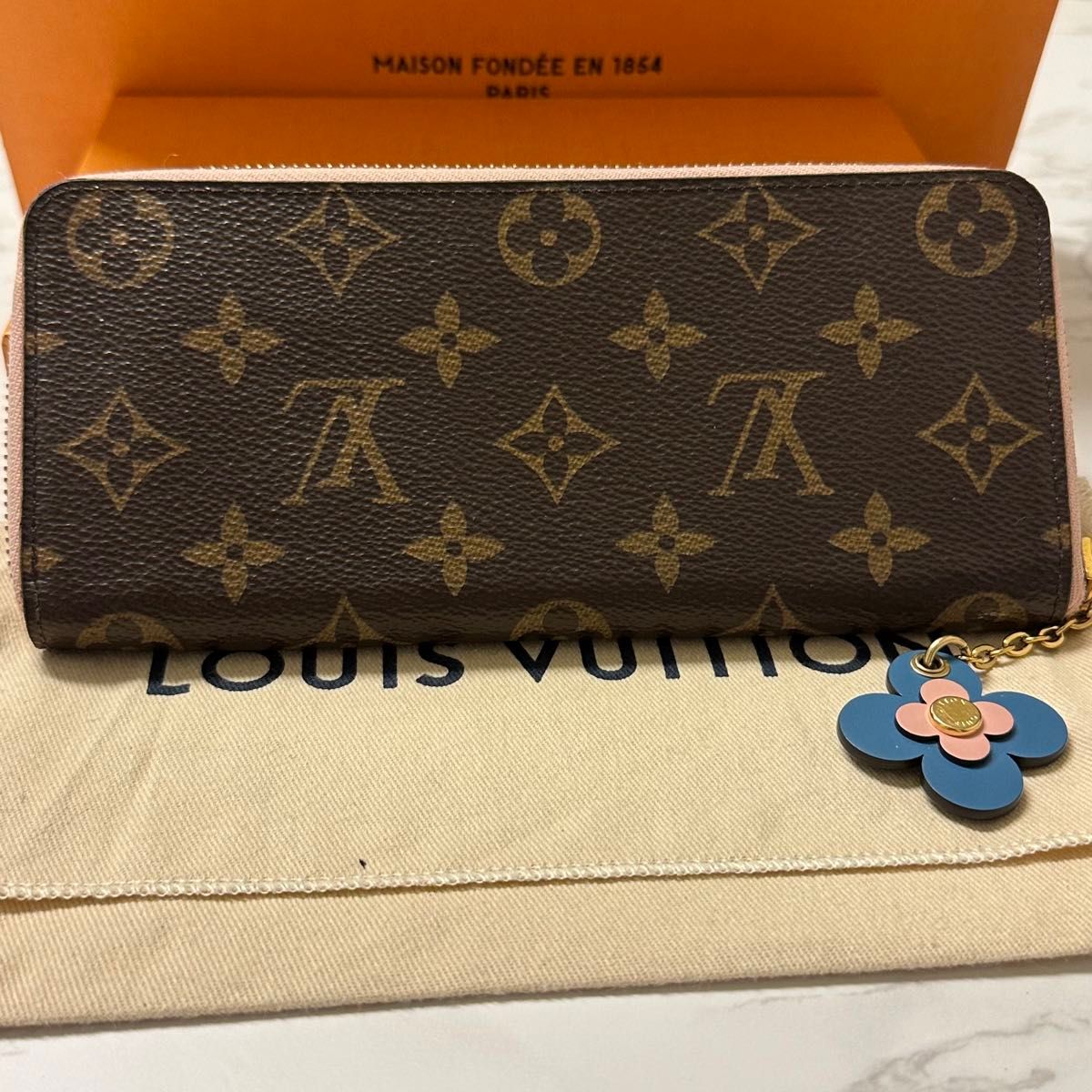 ほぼ新品！ ルイヴィトン LOUIS VUITTON モノグラム ポルトフォイユ クレマンス　財布 長財布 ジッピーウォレット