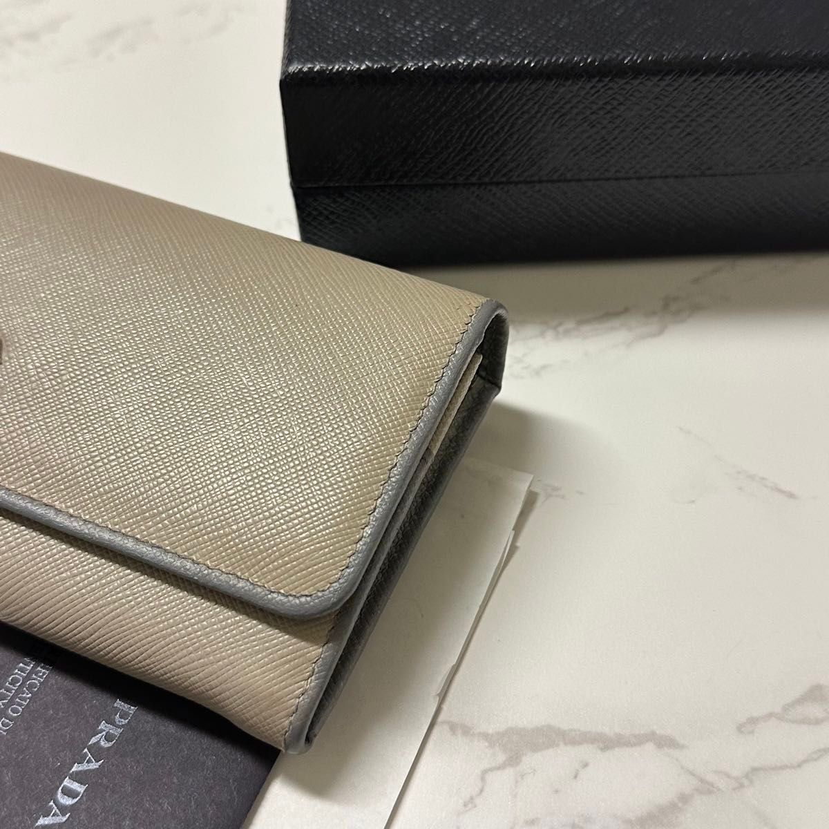 新品同様 現行 プラダ PRADA 財布 長財布 サフィアーノレザー 新品同様 現行 プラダ PRADA 財布 長財布 サフィアーノレザー