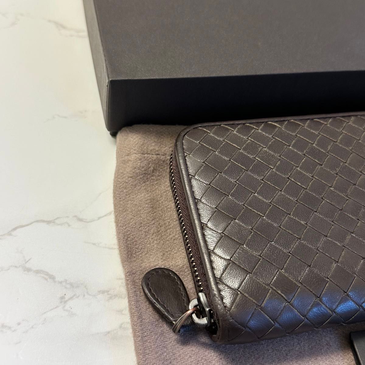 新品同様！ ボッテガヴェネタ BOTTEGA VENETA 財布 長財布 イントレチャート ラウンドファスナー