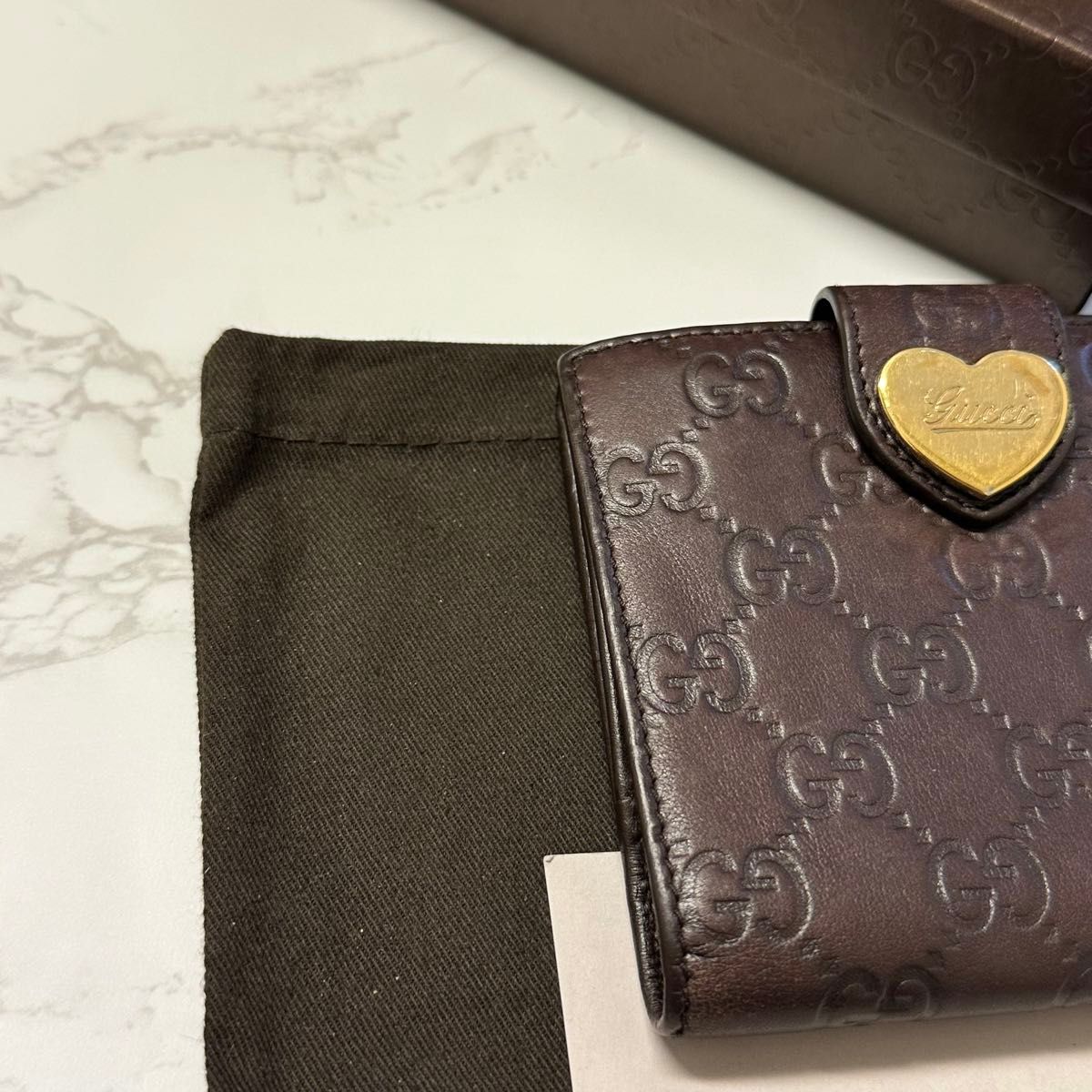 新品同様！ グッチ GUCCI 財布 二つ折り　折り財布　シマレザー　ハート金具