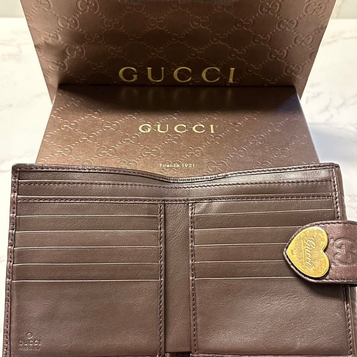 新品同様！ グッチ GUCCI 財布 二つ折り　折り財布　シマレザー　ハート金具