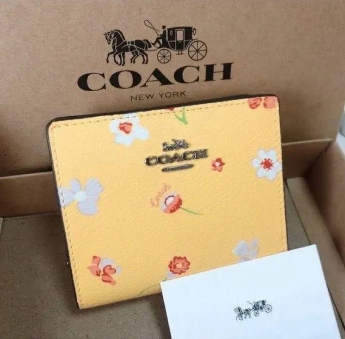 最終値下げ!【新品未使用】COACHアウトレットCチャーム折りたたみ財布 イエロー 花柄C8703