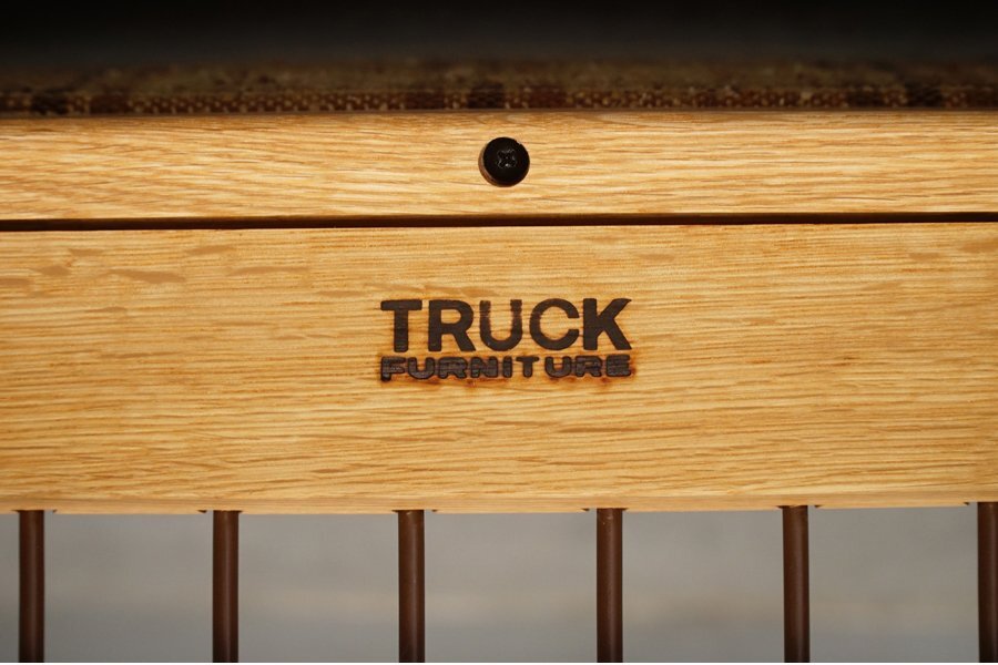 551 展示極美品 TRUCK furniture(トラックファニチャー) BOOMERANG(ブーメラン) チェア+オットマン ナラ無垢材 ソファ17.8万の画像3
