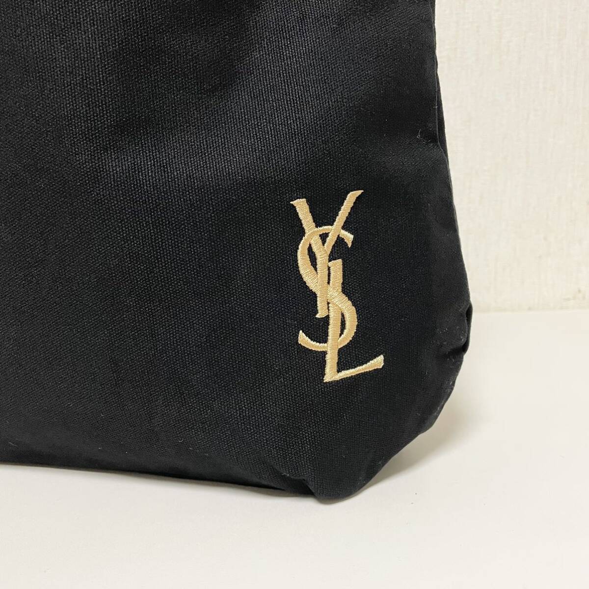 即決☆Yves Saint Laurent イヴサンローラン ロゴ トートバッグ ブラック 未使用 保管品 キャンバス 刺繍 ロゴ_画像2