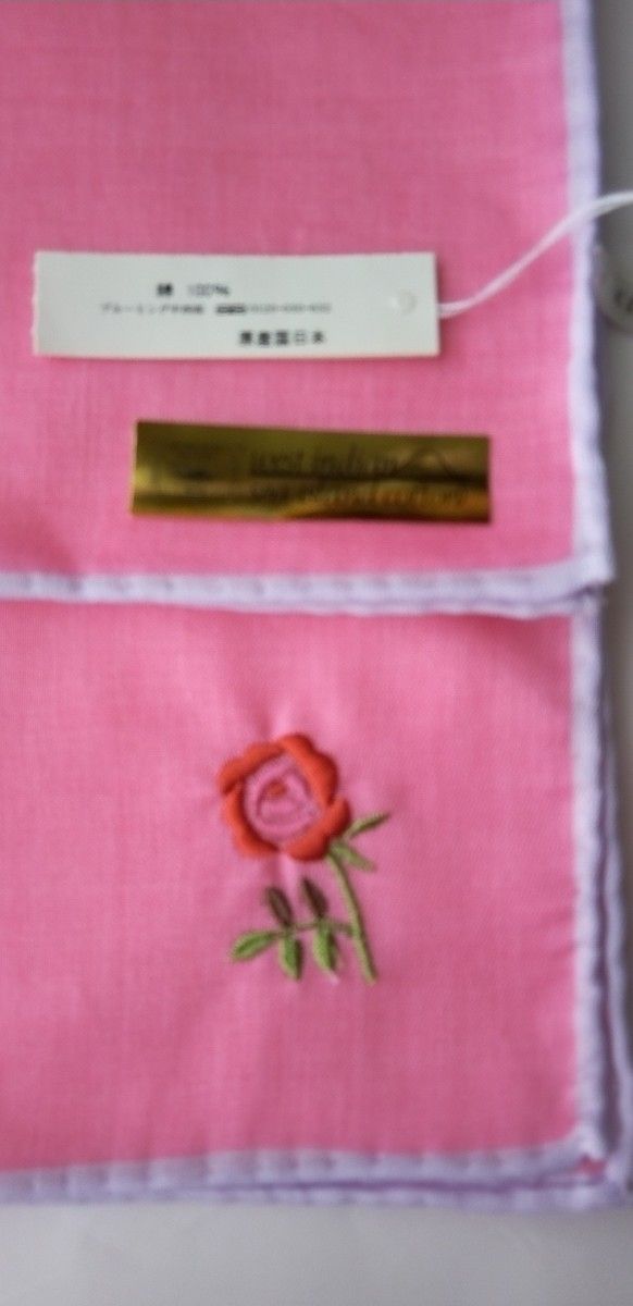 クラシクス･ザ･スモールラグジュアCLASSICS THE SMALL LUXUR ハンカチ　薔薇の刺繍　ショッキングピンク