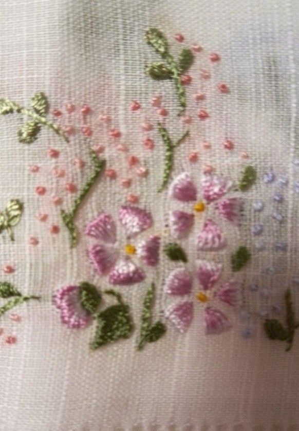 手刺繍ハンカチ　blooming　ブルーミング　花柄　ピンク　カワイイ　綺麗