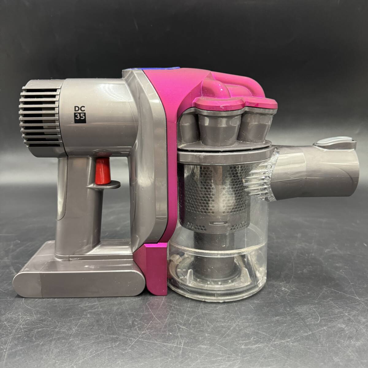 【動作品】dyson/ダイソン コードレス サイクロンクリーナー 本体のみ 連続動作時間 12分 バッテリー良好 バッテリー互換品 DC35_画像3