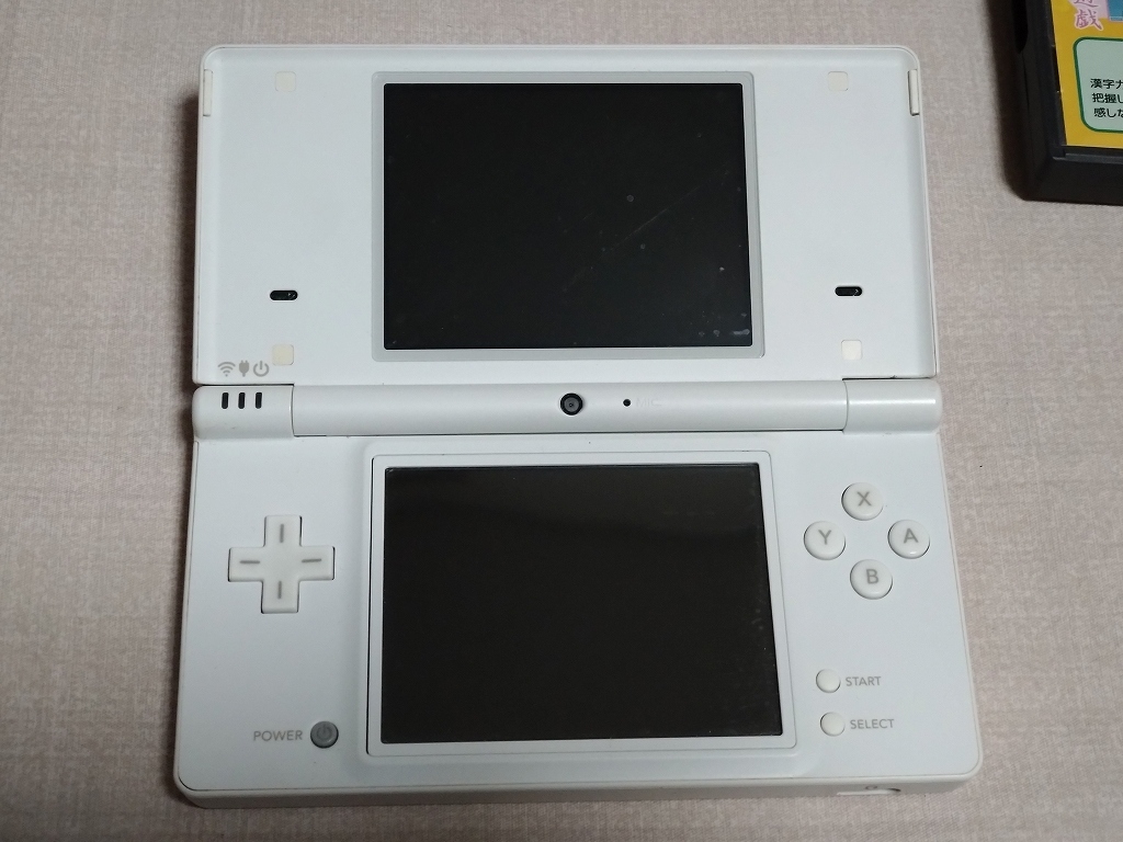 Nintendo DSi 本体＋オマケソフト8個の画像3