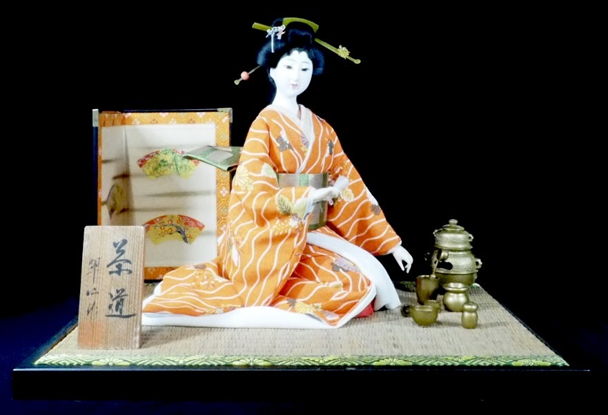 真作保証】 中村信喬 自作 初戌 博多人形 日本工芸会正会員 真作保証】 中村信喬 自作 初戌 博多人形 日本工芸会正会員