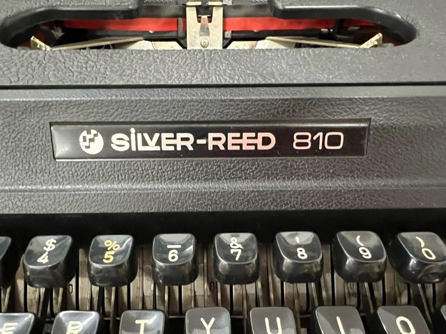 【菊水-10021】英文タイプライター Silver-REED 810 昭和レトロ/文房具/(S)_画像2