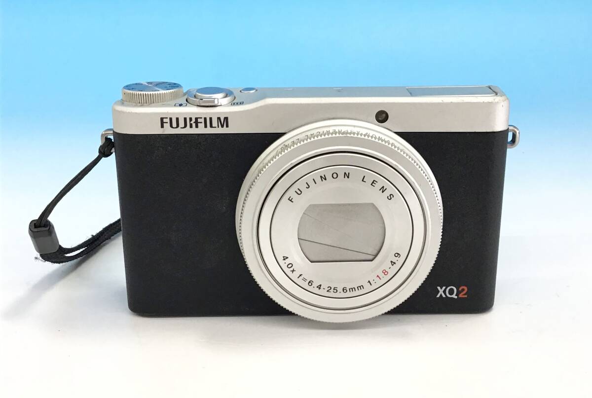 FUJIFILM XQ2 コンパクトデジタルカメラ FUJINON LENS 4.0× f=6.4-25.6mm 1:1.8-4.9 コンデジ デジカメ 光学機器 フジフィルムの画像1