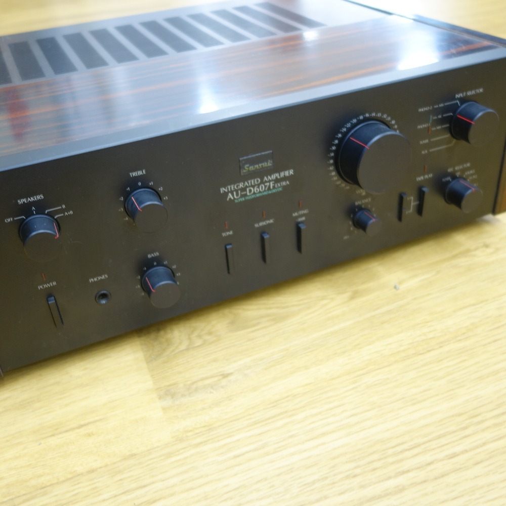 ジャンク品 SANSUI (サンスイ) オーディオ機器 プリメインアンプ 本体のみ AU-D607F ジャンクの画像2