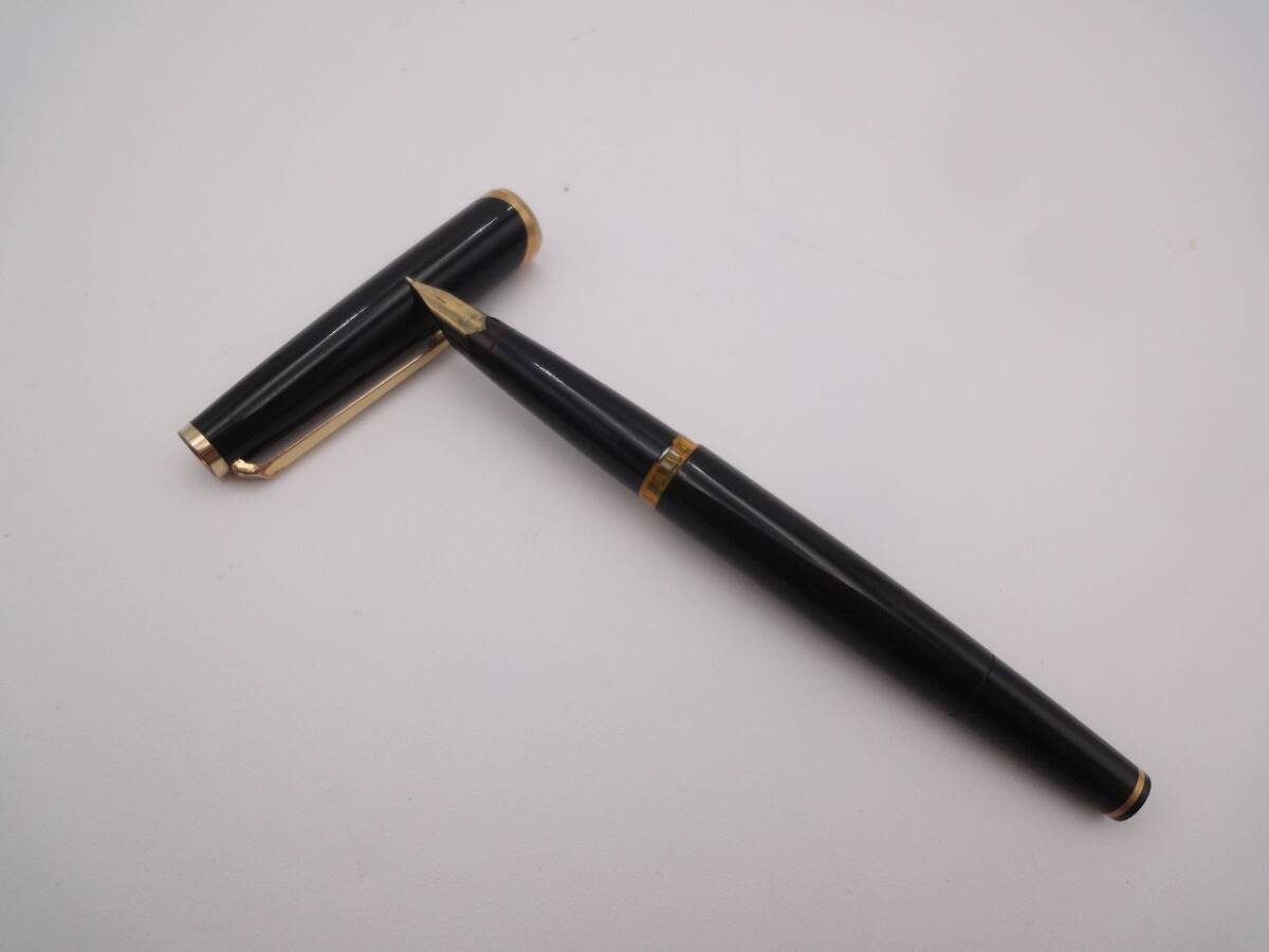 【1円スタート】MONTBLANC 万年筆 121 万年筆 ペン先刻印 750 モンブラン インク切れ？ 筆記未確認 ジャンク品扱い K18 18金 ブラックの画像1