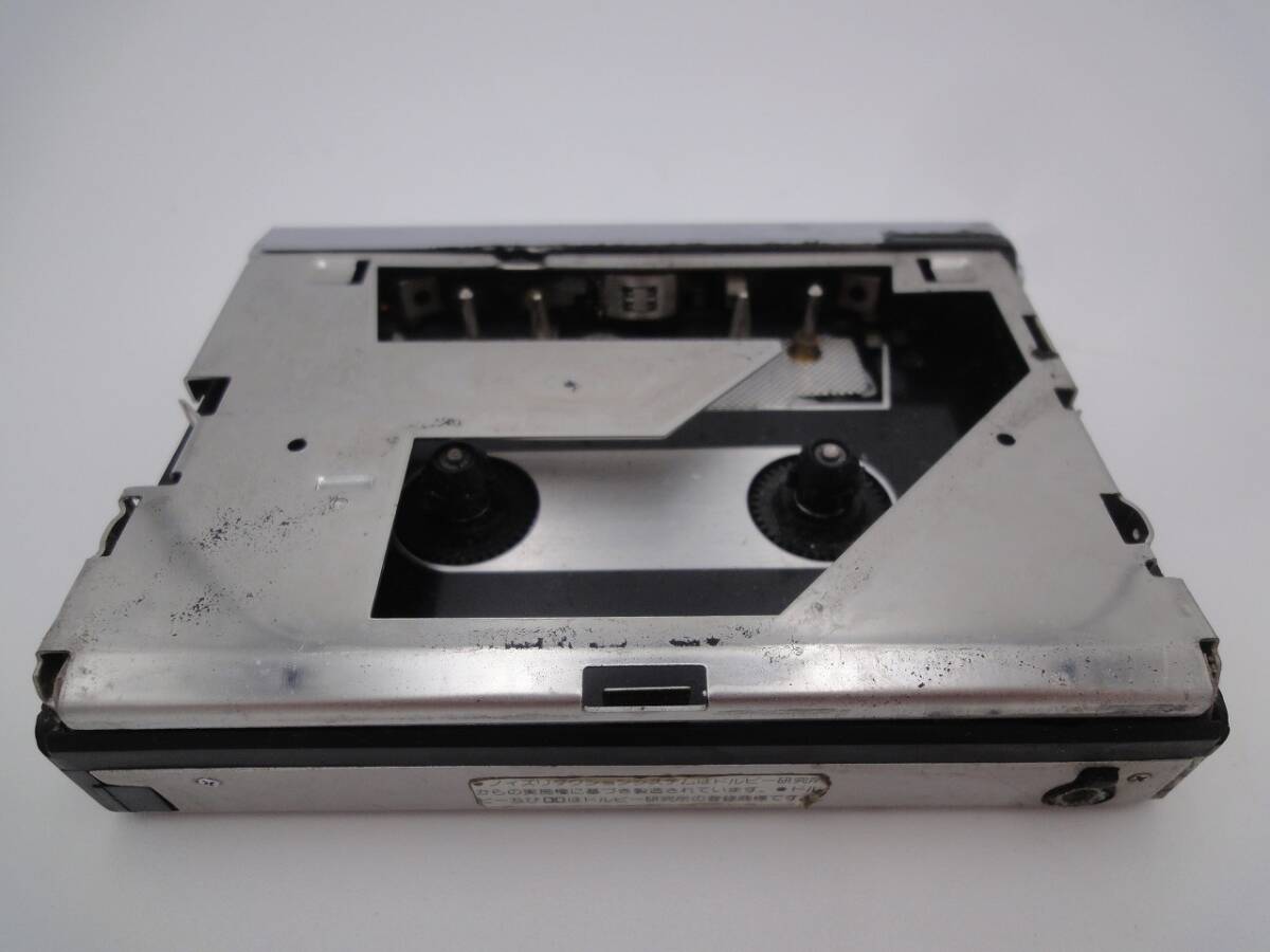 【1円スタート】 AIWA カセットボーイ HS-F7 シルバー CassetteBoy ジャンク品 破損箇所あり 部品取りなど アイワ カセットプレーヤーの画像7