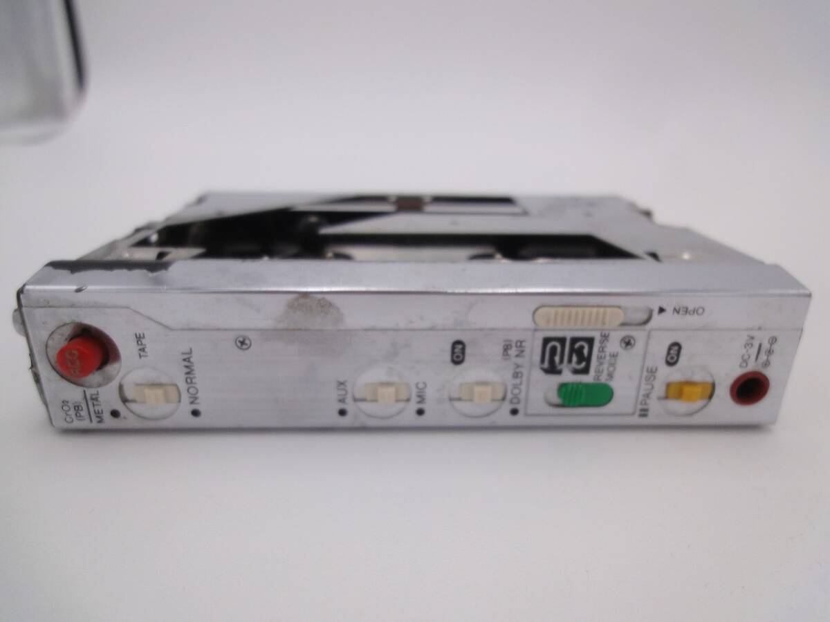 【1円スタート】 AIWA カセットボーイ HS-F7 シルバー CassetteBoy ジャンク品 破損箇所あり 部品取りなど アイワ カセットプレーヤーの画像4