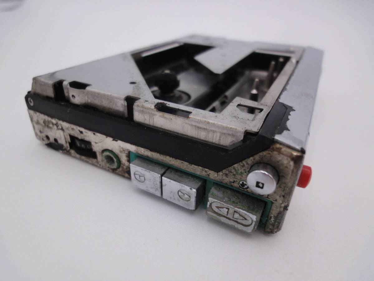 【1円スタート】 AIWA カセットボーイ HS-F7 シルバー CassetteBoy ジャンク品 破損箇所あり 部品取りなど アイワ カセットプレーヤーの画像3