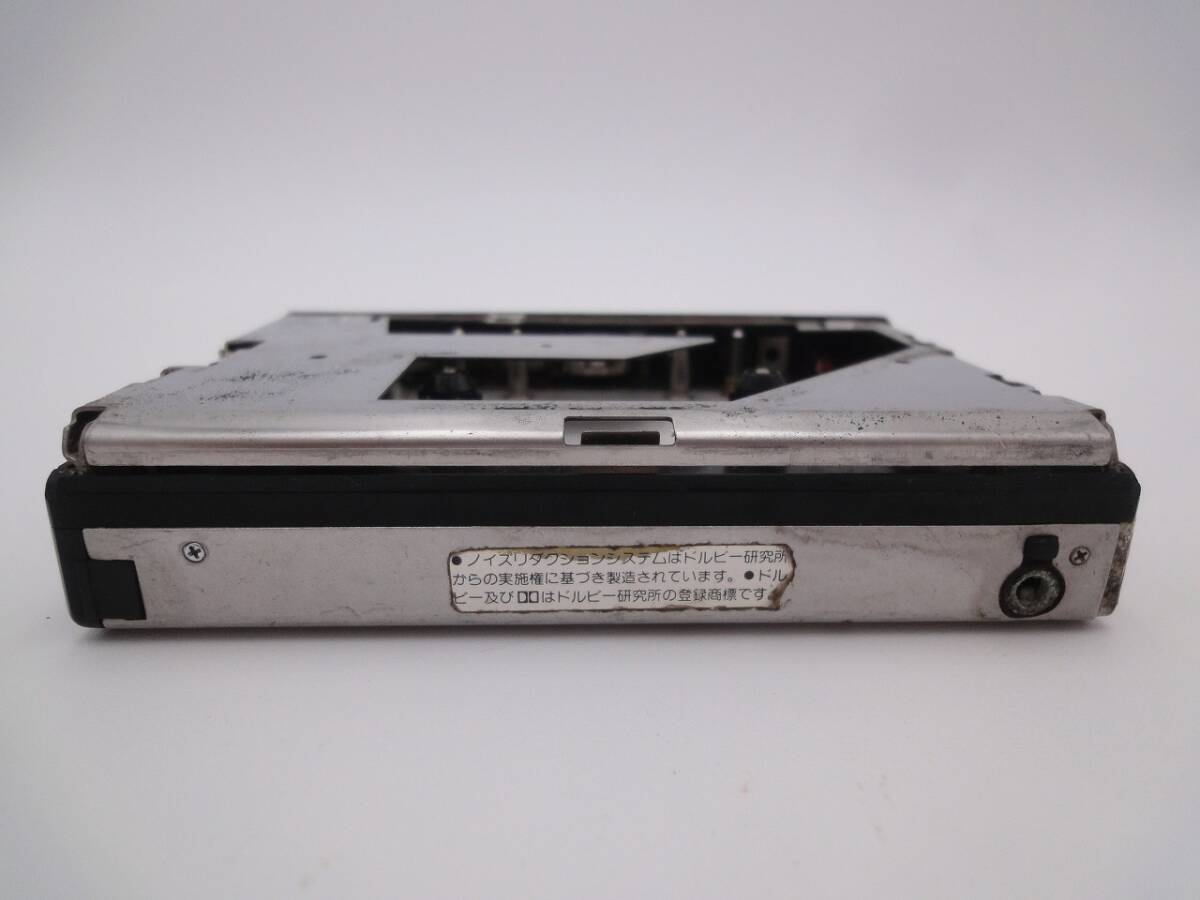 【1円スタート】 AIWA カセットボーイ HS-F7 シルバー CassetteBoy ジャンク品 破損箇所あり 部品取りなど アイワ カセットプレーヤーの画像6
