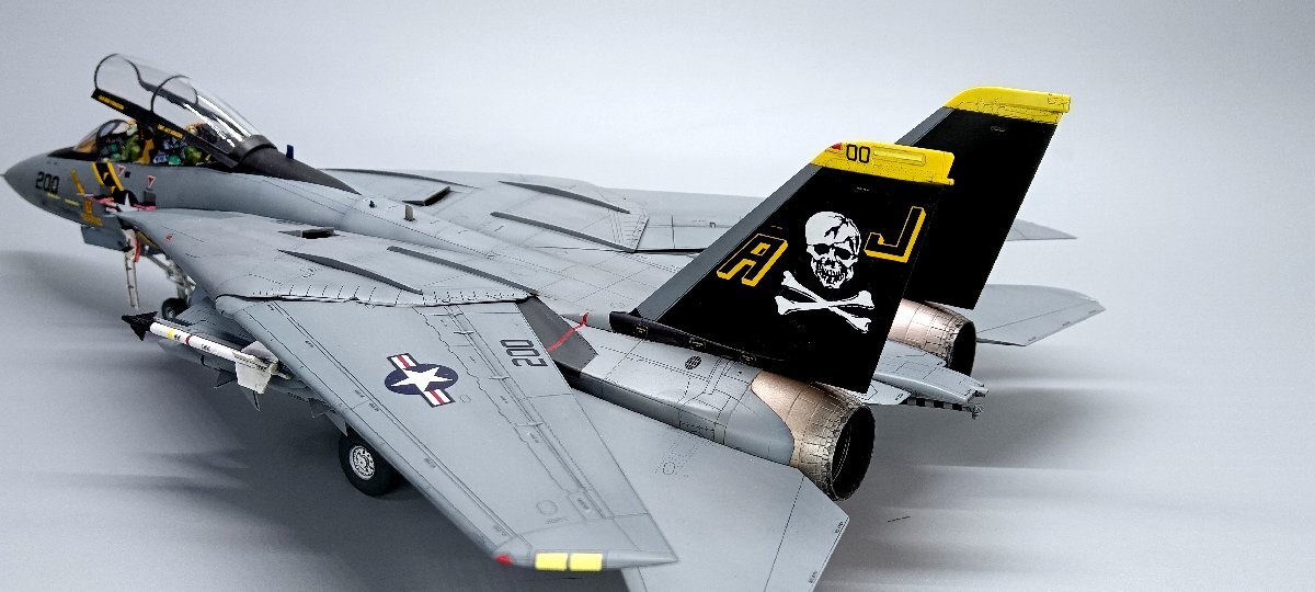 タミヤ 1/48 アメリカ海軍 F-14A トムキャット 組立塗装済完成品 タミヤ 1/48 アメリカ海軍 F-14A トムキャット 組立塗装済完成品