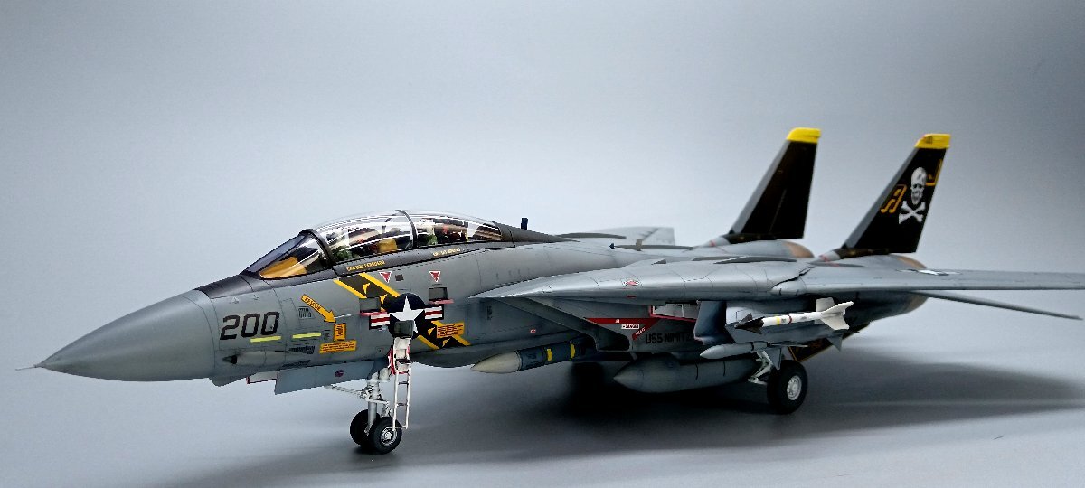 タミヤ 1/48 アメリカ海軍 F-14A トムキャット 組立塗装済完成品 タミヤ 1/48 アメリカ海軍 F-14A トムキャット 組立塗装済完成品