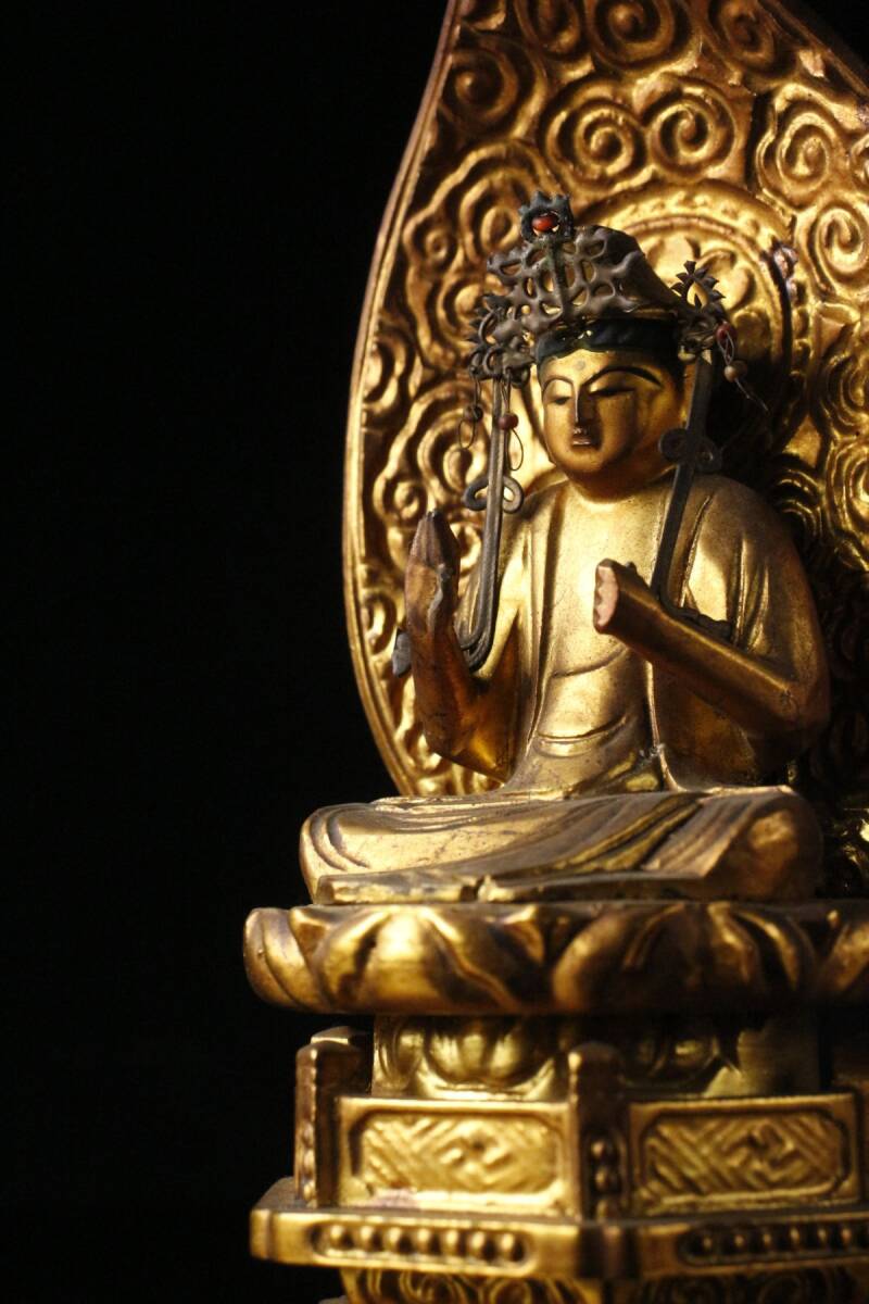 【LIG】仏教美術 木彫金彩色 観音菩薩坐像 27㎝ 仏像 朱塗厨子 寺院収蔵品 [.O]24.3の画像4