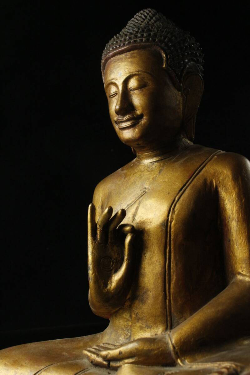 【LIG】タイ仏教美術 スコータイ時代 木彫金彩 釈迦如来坐像 41㎝ 時代古玩 コレクター収蔵品 [.QW]24.3_画像3