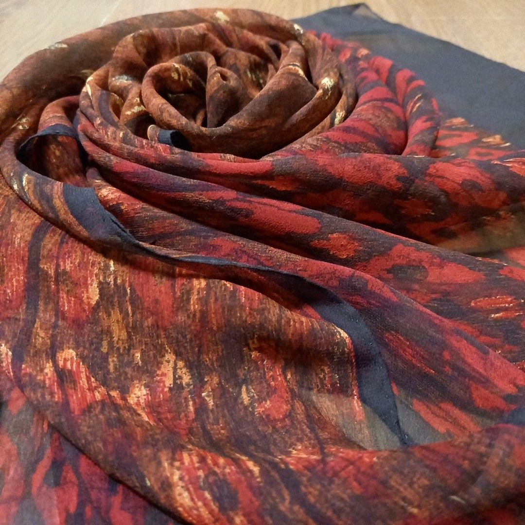 イタリア製　シルク大判スカーフ　未使用　美品