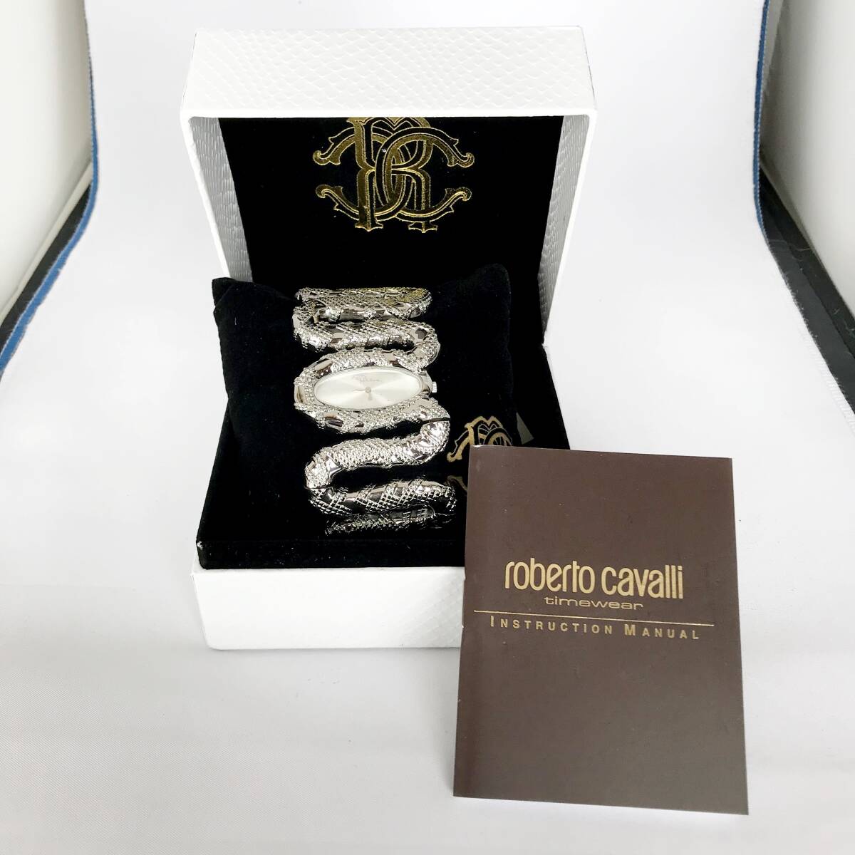 【新品】イタリアブランド ロベルトカヴァリ（Roberto Cavalli） クレオパトラブレスレットウォッチ シルバートーンスネーク クォーツの画像9