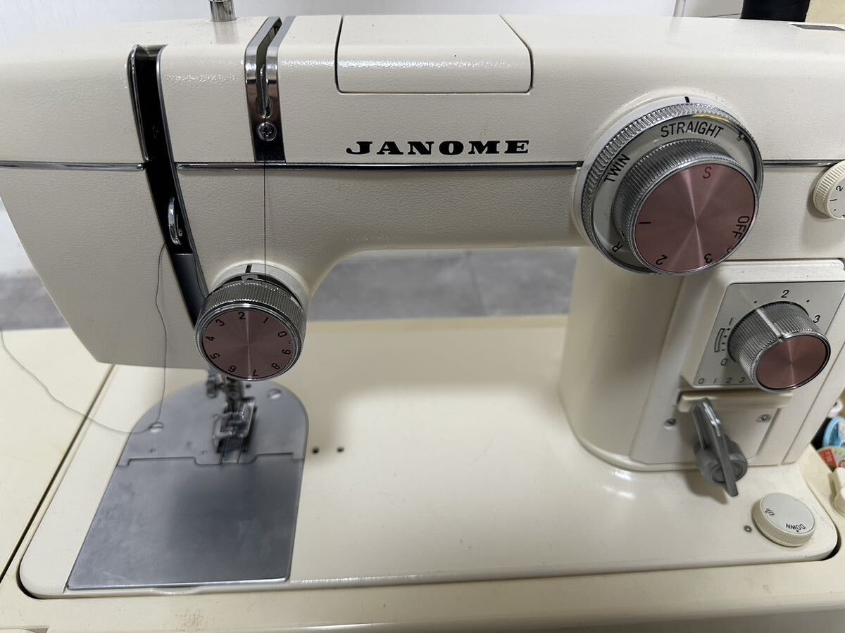 JANOME ジャノメ MODEL 802 モデル802 ミシン フットコントローラー付 通電確認済み 動作未確認 140サイズの画像2