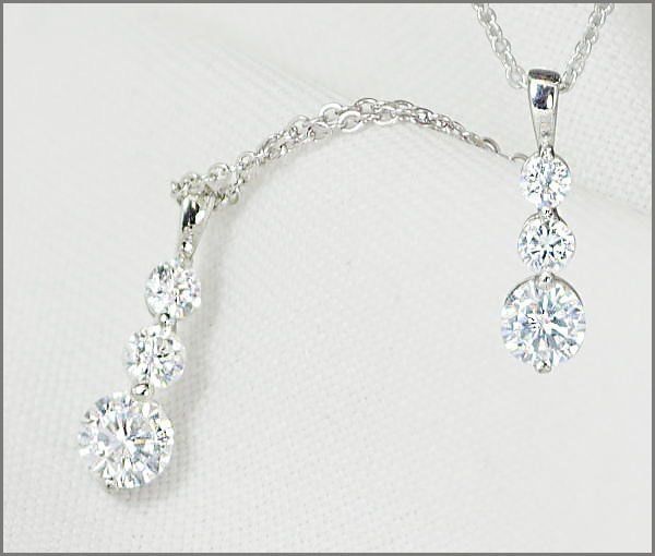 【輝き】大人気!! 1.65ct トリロジー ダイヤモンド ネックレス Rタイプ 【高級仕上げ 限定入荷商品 pt 1-1212の画像1