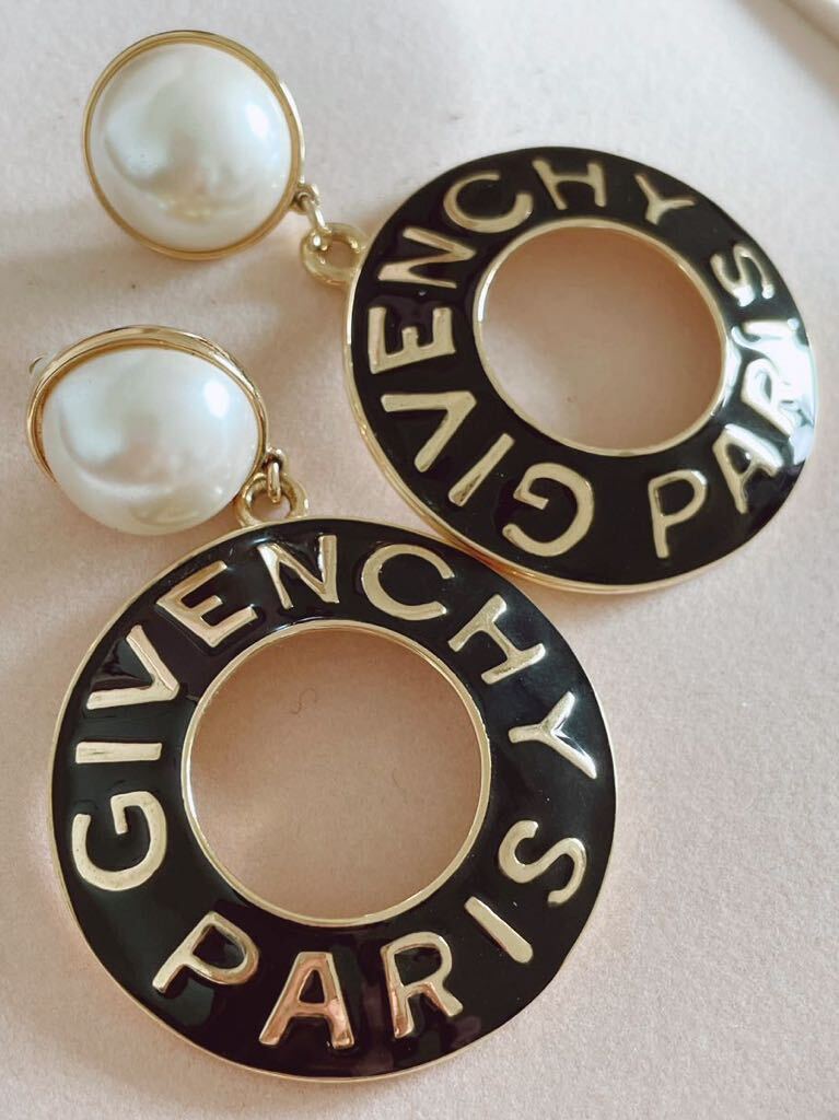  beautiful goods large ..*GIVENCHYji van si. black enamel fake pearl Circle earrings Gold color Logo 