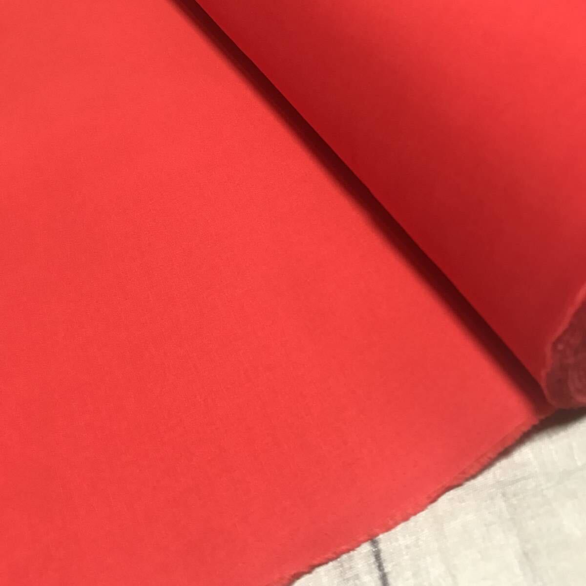 日本製 4m 赤 ブロード 生地 ハギレの画像1