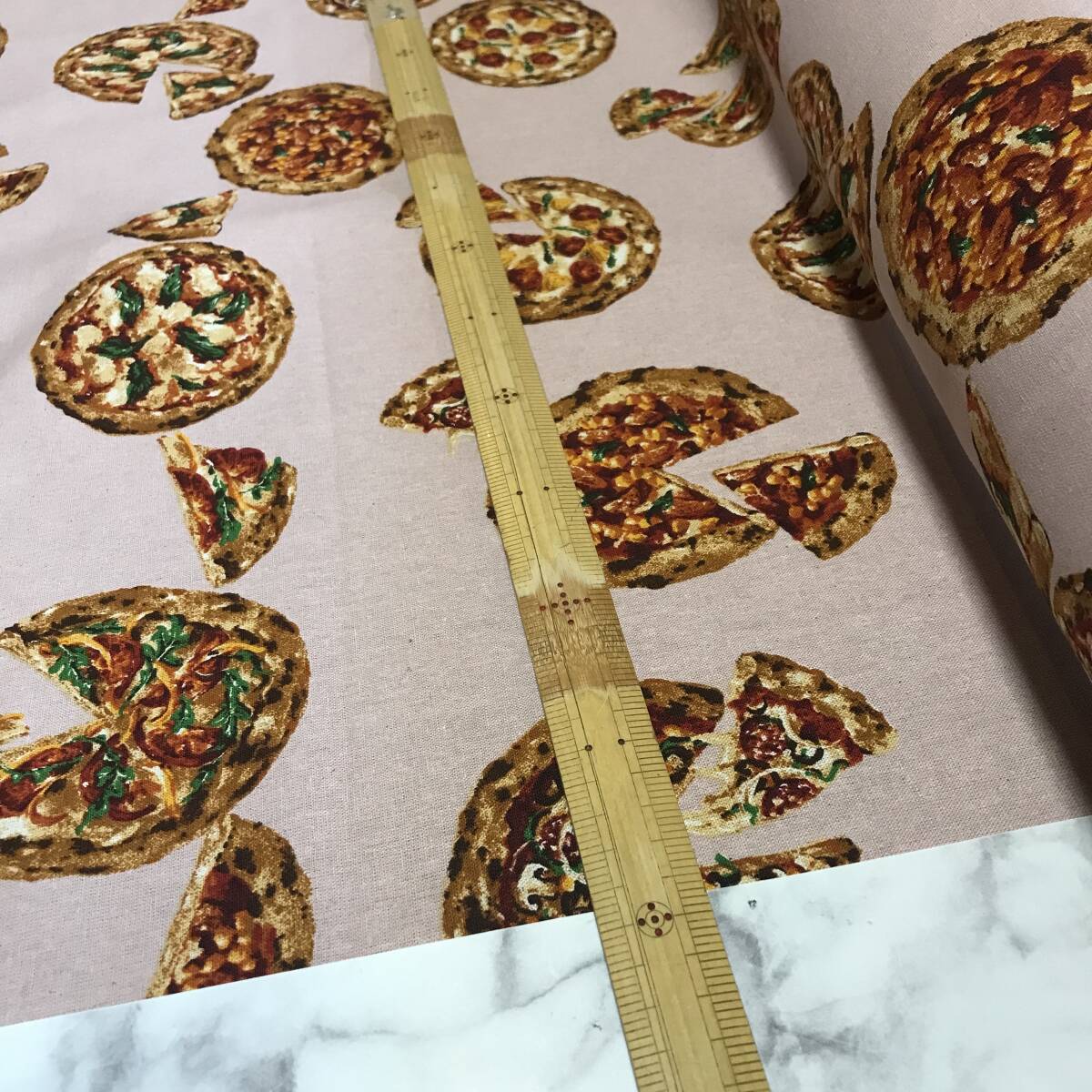 日本製 3m 綿麻キャンバス ピザ柄② くすみピンク 生地 ハギレの画像2