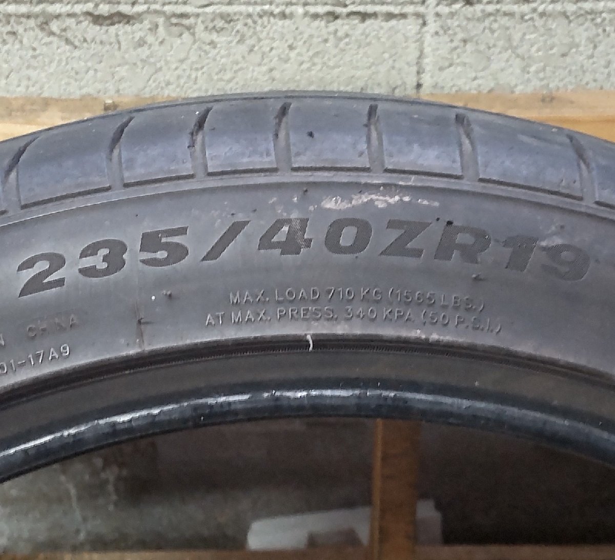 ノーマル タイヤ 1本 235/40ZR19 96V 2019年製 ROTALLA SETULA SRACE RU01 4.5 中古_画像9