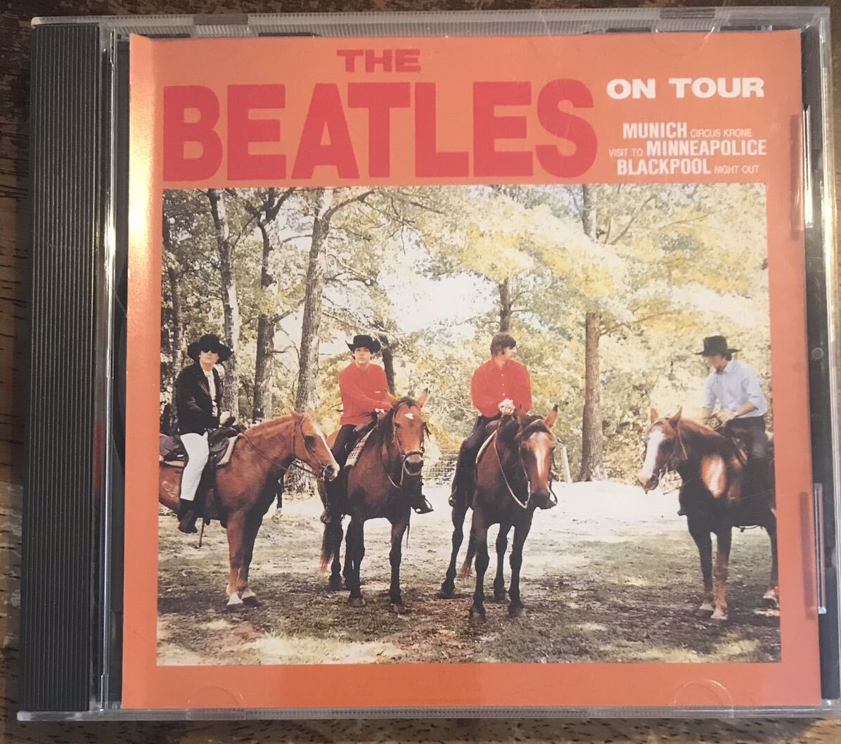 The Beatles / ビートルズ / On Tour / 1CD / Pressed CD / Munich, Circus Krone 24 June 1966 / Minneapolis, Metropolitan Stadium 21 A_画像1