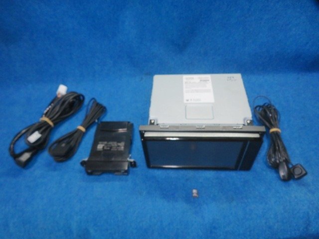 ☆ トヨタ パッソ 5BA-M700A 純正ＳＤナビ NSZT-W68T 中古 ☆ ※アンテナ欠品の画像1